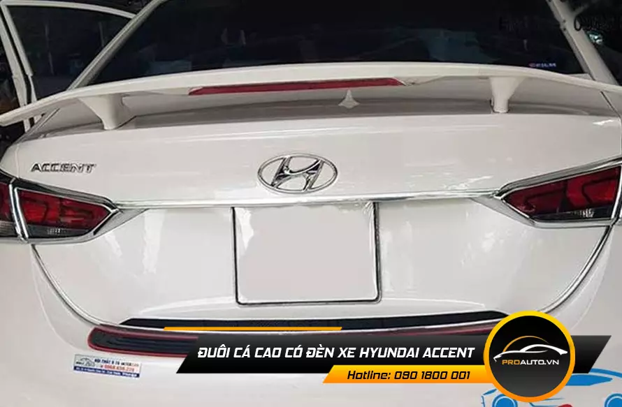 Đuôi cá cao có đèn xe Hyundai Accent