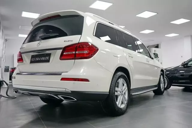 Mercedes-Benz-GLS-350D-4Matic-cabin