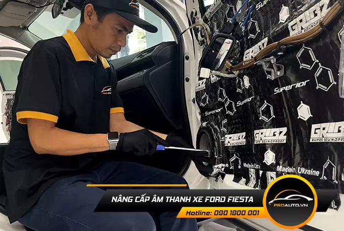 Phụ Kiện Xe Ford Fiesta - Xịt Phủ Gầm Xe