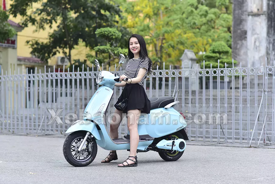 Xe máy điện Vespas Suzika phiên bản màu xanh