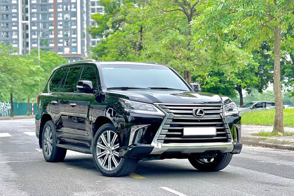 Lexus LX 570, lăn bánh 6 năm vẫn được chào bán gần 6 tỷ đồng