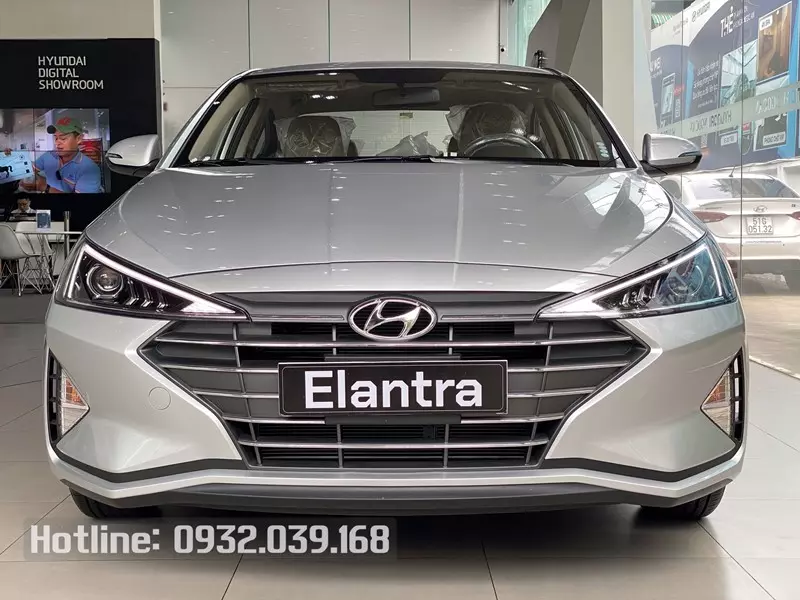 Hyundai Elantra số sàn màu Bạc