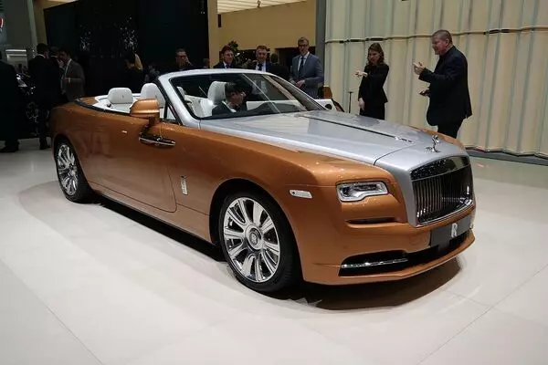 Phiên bản mới nhất của xe Rolls-Royce Dawn là 2023