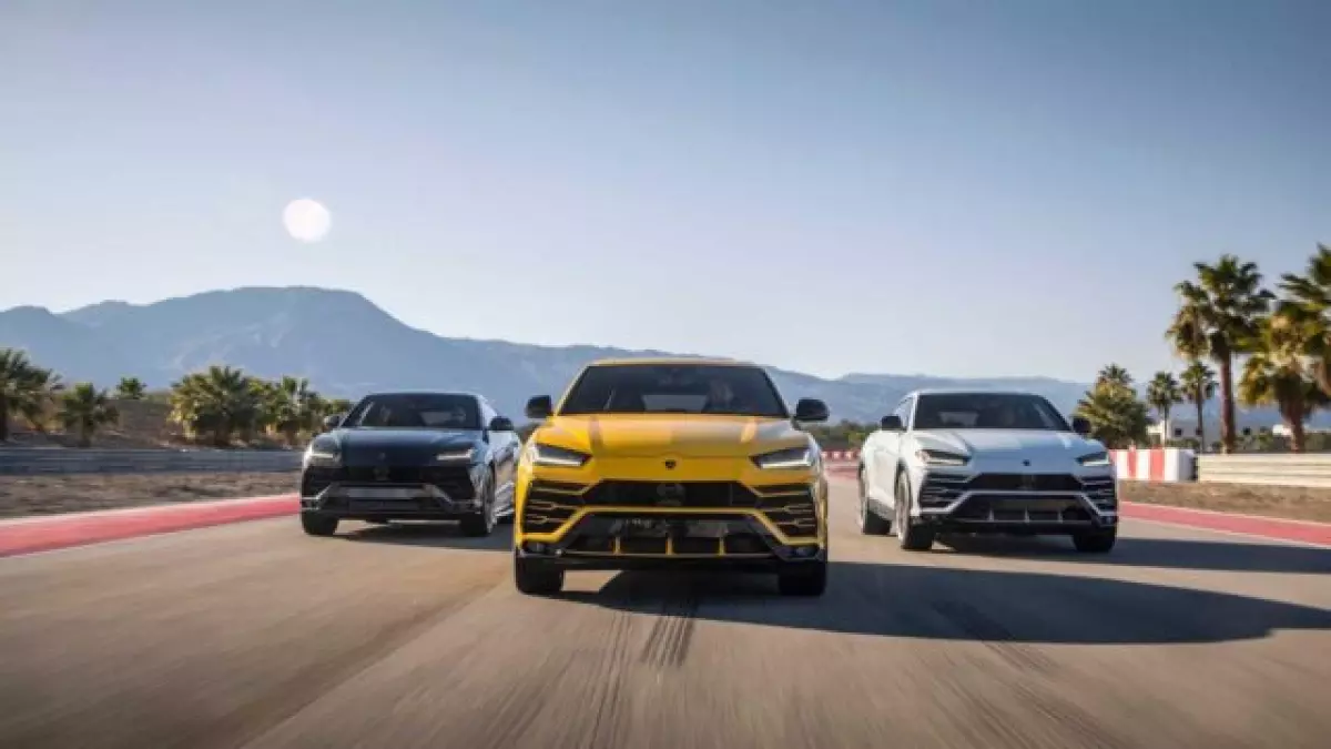 Lamborghini Urus 2023 được phân phối chính hãng.