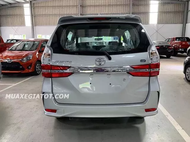 Phần đuôi của Toyota Avanza facelift 2020 cao cấp và sang trọng hơn người tiền nhiệm.