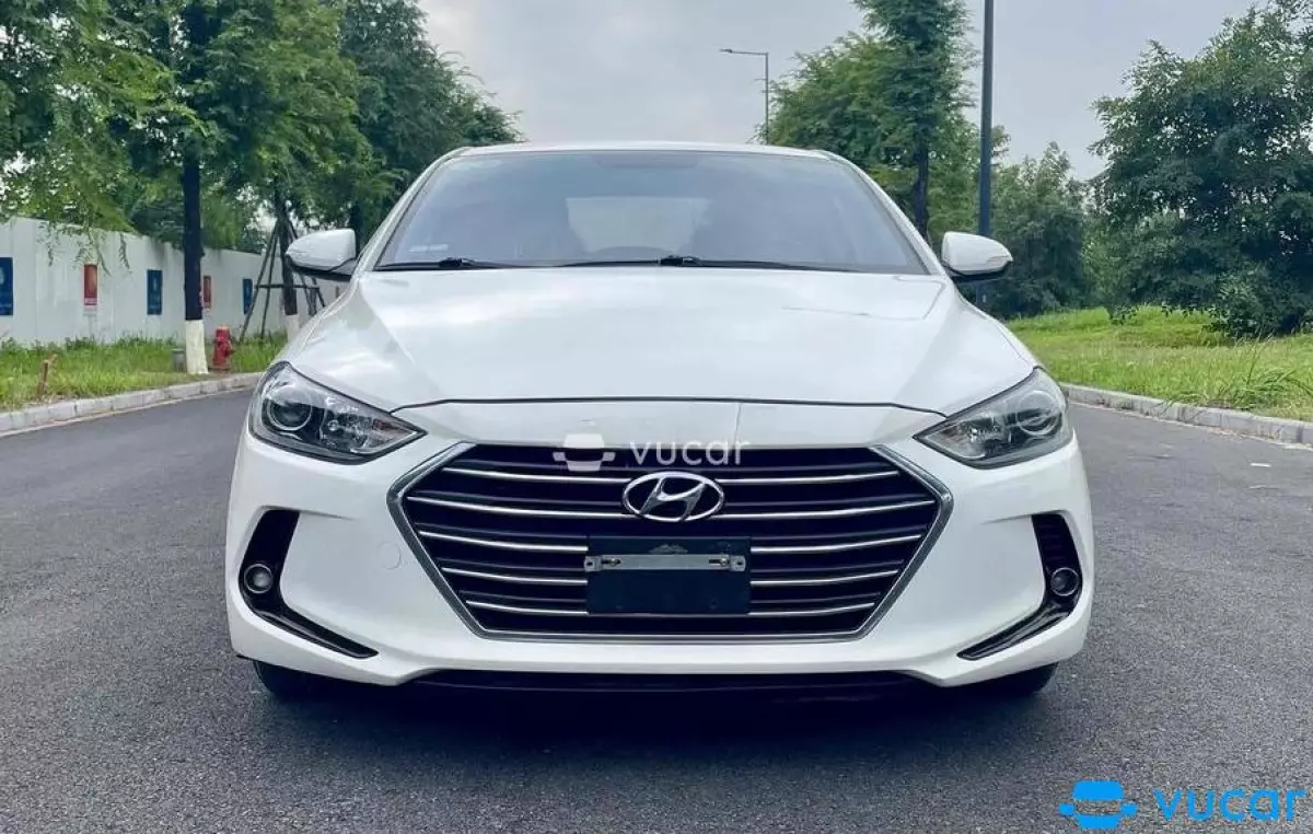 Ngoại thất Hyundai Elantra 2017