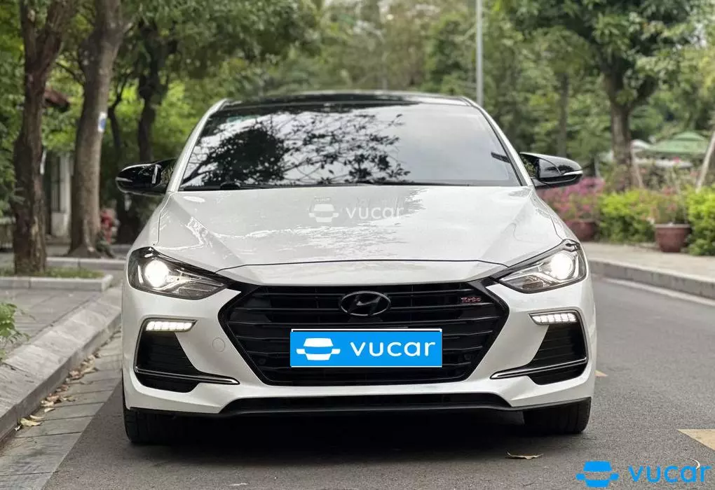 Ngoại thất Hyundai Elantra 2018