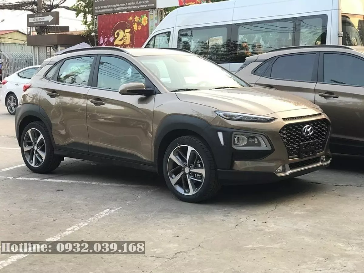 Xe Hyundai Kona 2022 màu vàng cát