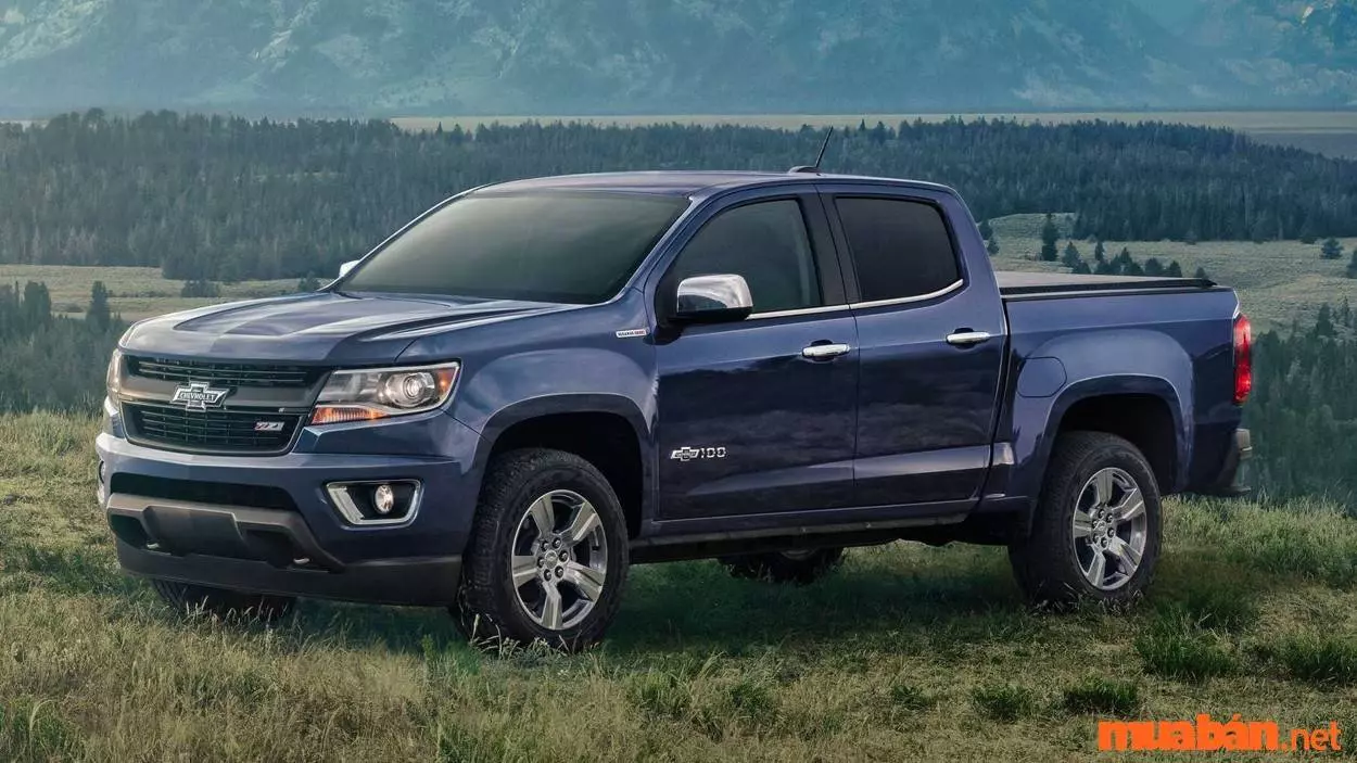 xe Chevrolet Colorado cũ màu xám