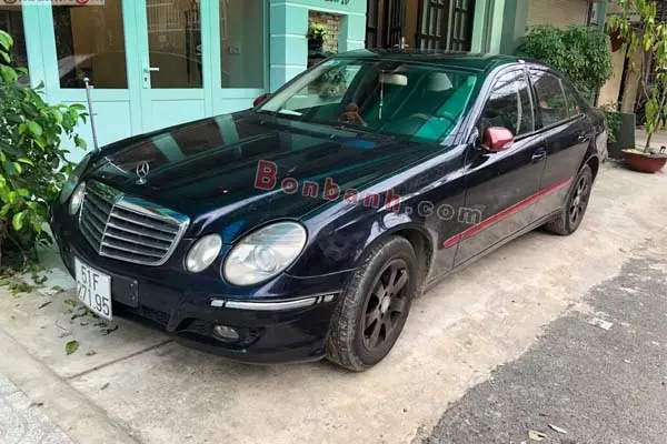 Một chiếc xe Mercedes Benz E class E200 đời 2007 được rao bán với giá 500 triệu đồng.