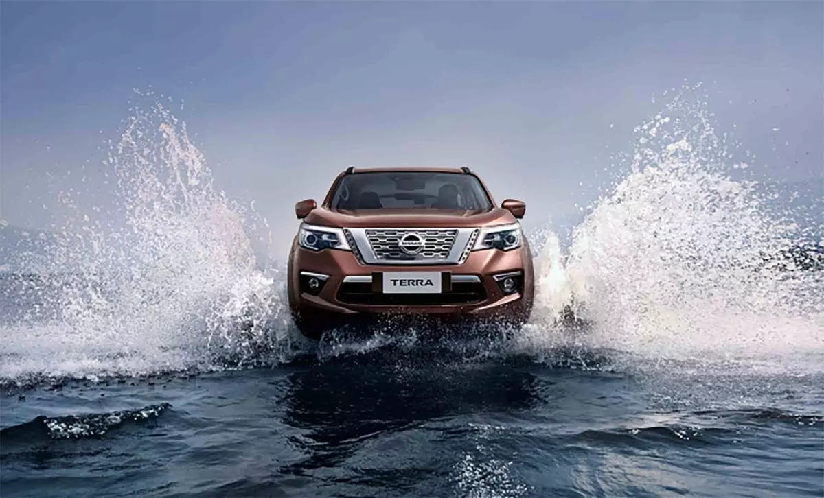 Tiện nghi xe Nissan Terra 2019 bản MT đã bị cắt khá nhiều