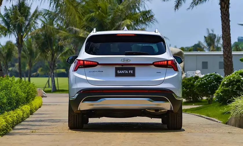 Đuôi xe Hyundai Santafe