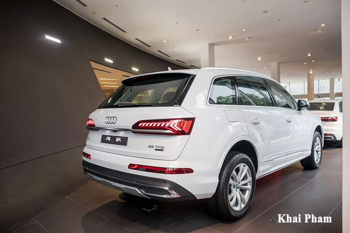 Thiết kế đuôi xe Audi Q7 2020