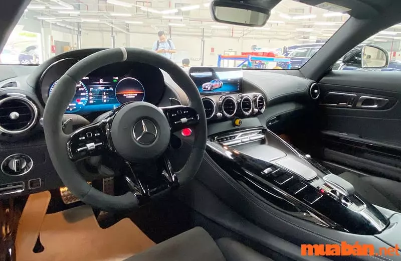 Nội và ngoại thất Mercedes-AMG GT R