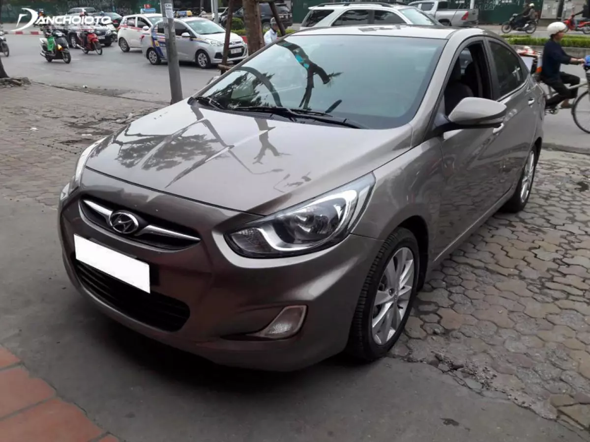 Giá xe Hyundai Accent 2012 cũ dao động từ 400 triệu trở lên