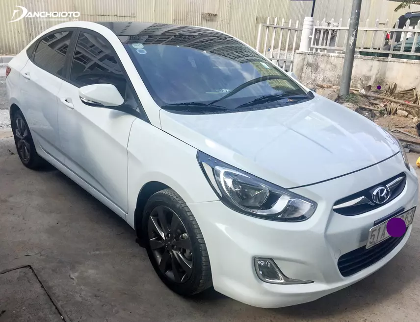 Không gian nội thất Hyundai Accent 2012 cũ khá rộng rãi và thoải mái