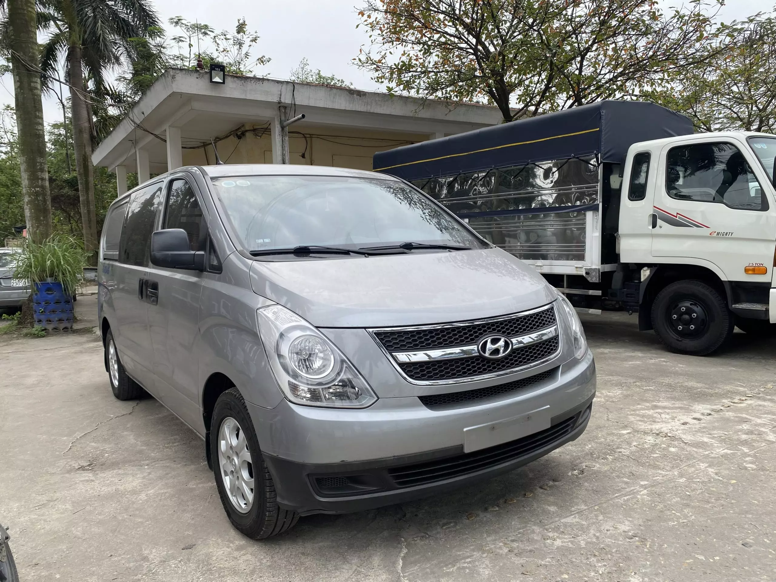 Bán xe Hyundai Starex cũ đời 2015