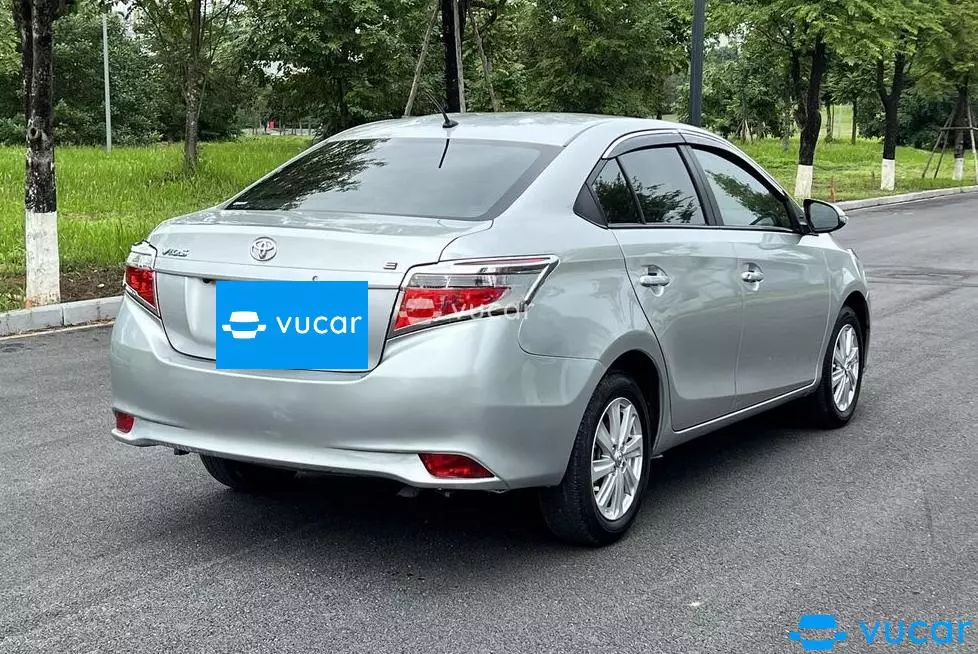 phía sau xe toyota vios 2018