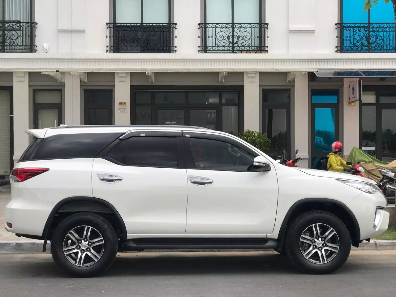 Xe 7 chỗ Toyota Fortuner