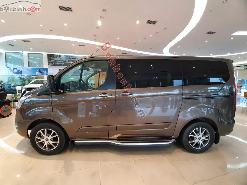 Thân xe Ford Tourneo 2021