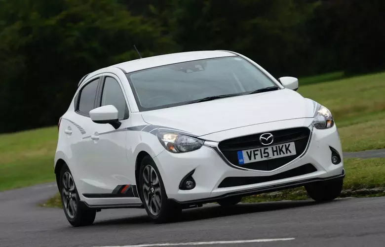 Mazda 2 2016 là mẫu xe cũ sang trọng có giá dưới 400 triệu VND