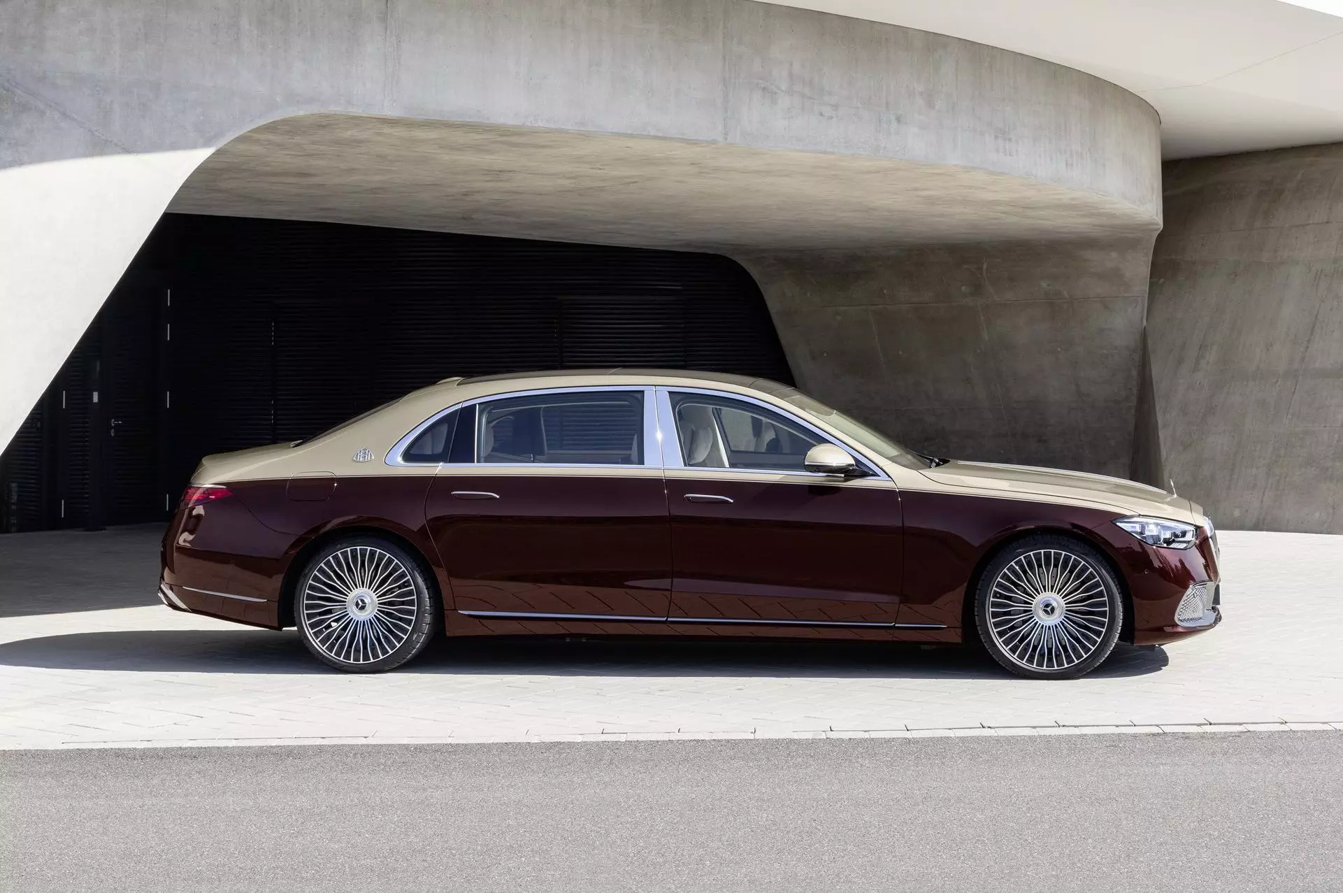 Than-xe-Mercedes-Maybach-S-Class-2021-muaxegiatot-vn