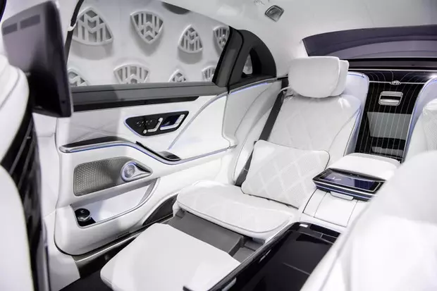 tien-nghi-hang-ghe-sau-xe-mercedes-maybach-s680-4matic-2021-20202-muaxegiatot-vn