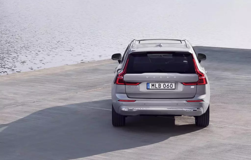 Vậy nên chọn mua ô tô Volvo XC60 cũ hay mới?