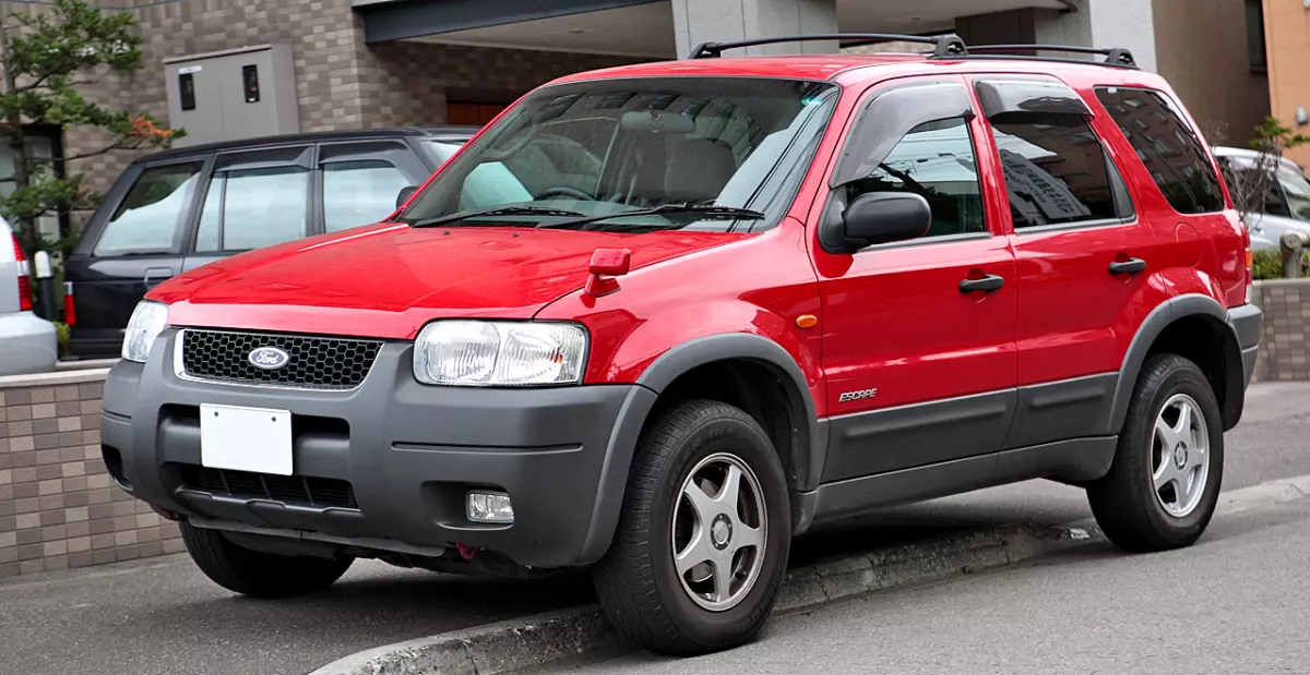 Ford Escape 2003: Liệu ưu điểm có bù được khuyết điểm