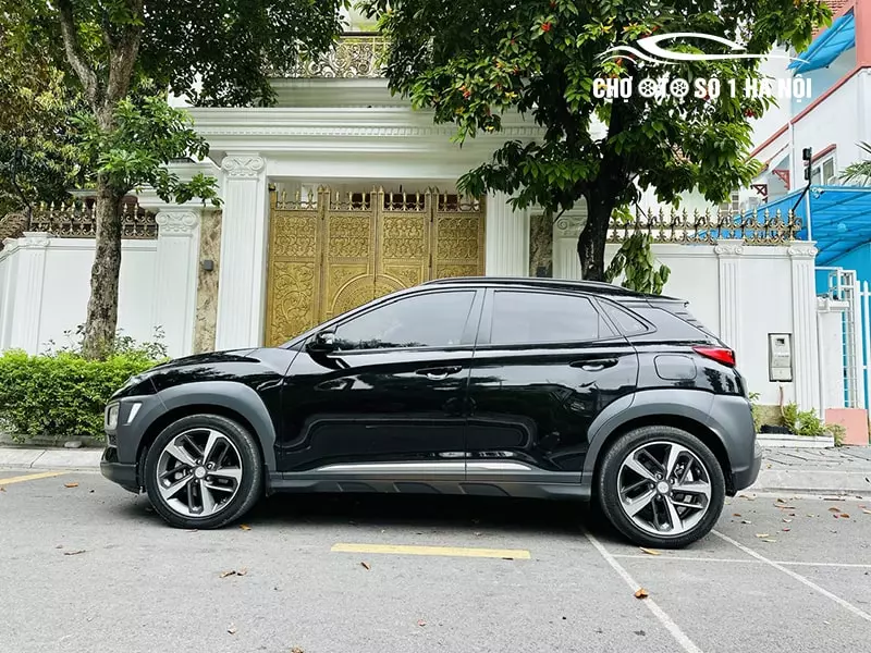 Hình ảnh xe ô tô cũ Hyundai Kona 2018 nhìn từ bên hông