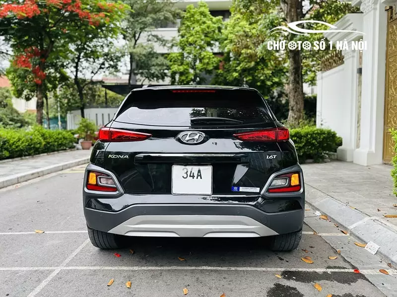 Hình ảnh xe ô tô cũ Hyundai Kona 2018 nhìn từ phía sau