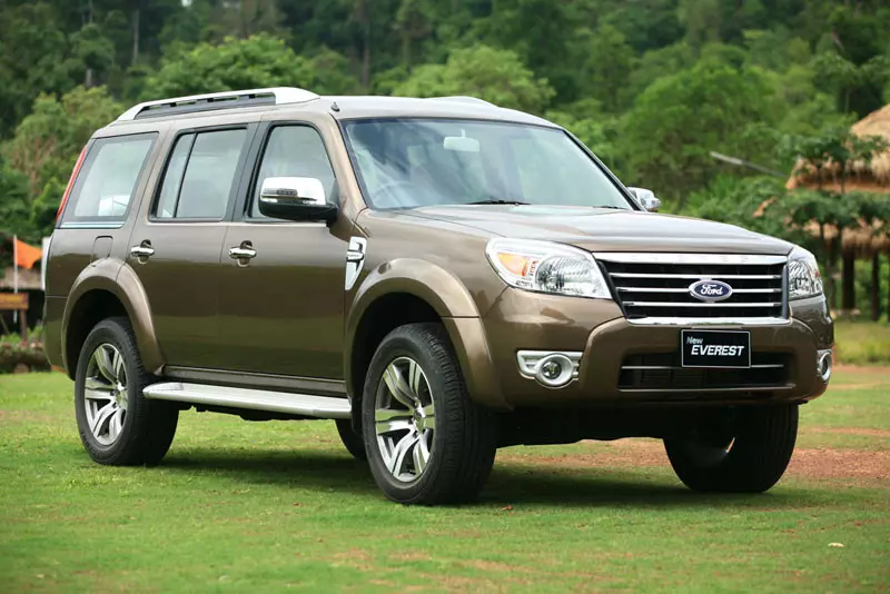 Ford Everest và Toyota Fortuner 2009