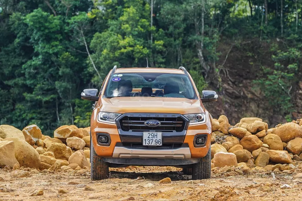 Đầu xe Ford Ranger Wildtrak 4x4 2019.