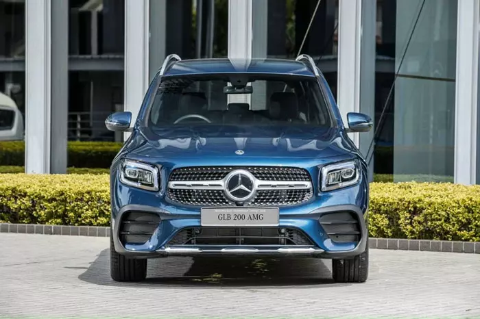 Đầu xe GLB 200 AMG