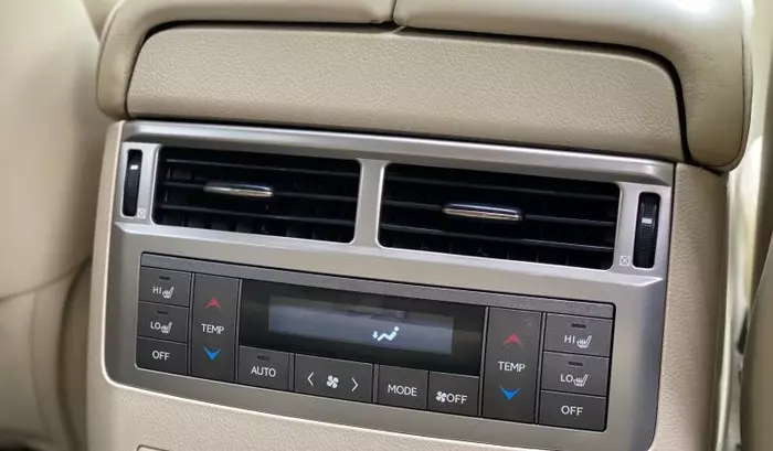 Nội thất của Lexus LX570 2012