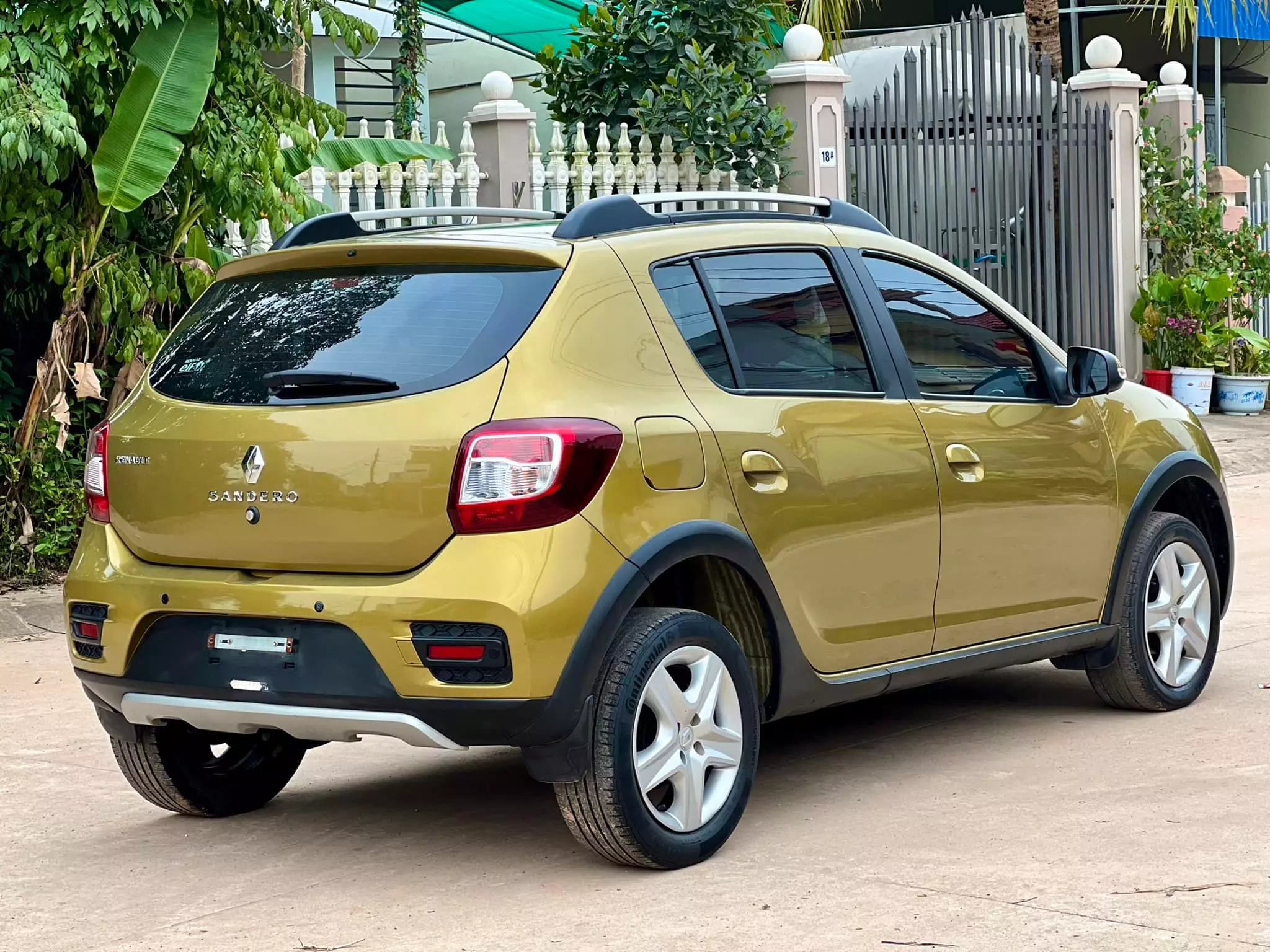 Hiếm gặp vì 'ế', Renault Sandero Stepway rao giá rẻ hơn Kia Morning mới