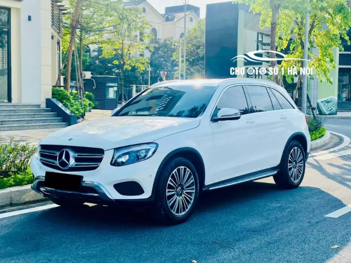 Hình ảnh đầu xe ô tô cũ Mercedes GLC250 4Matic 2018