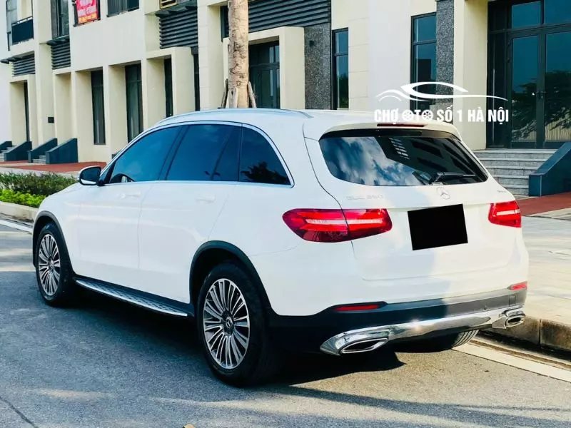 Hình ảnh đuôi xe ô tô cũ Mercedes GLC250 4Matic 2018