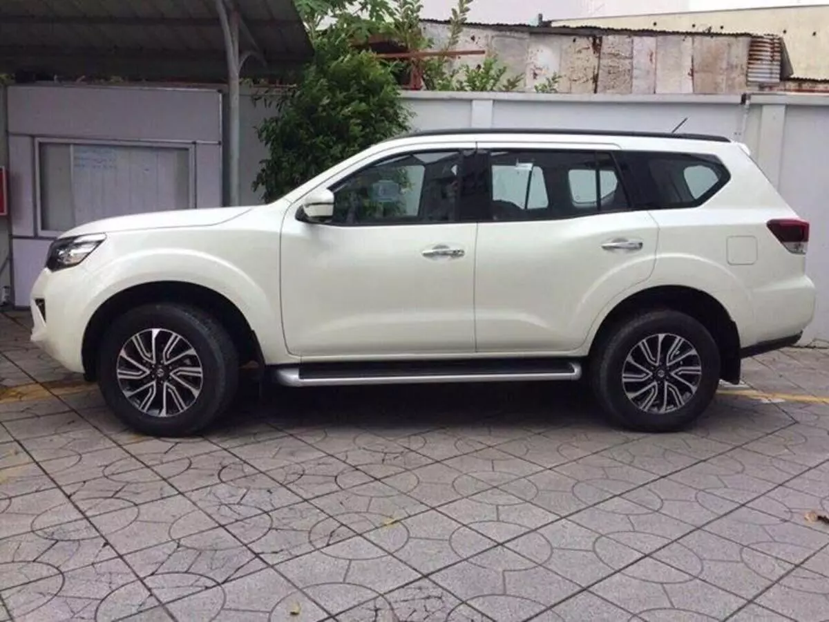 Nissan Terra 2019 sở hữu thân xe mạnh mẽ và đậm chất SUV