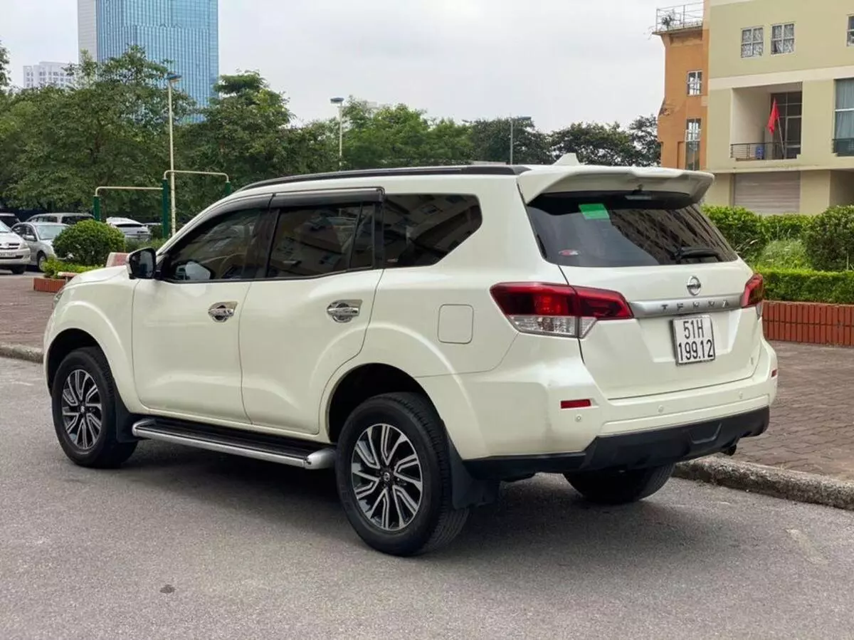 Đuôi xe Nissan Terra 2019 mạnh mẽ, ấn tượng và rất cuốn hút