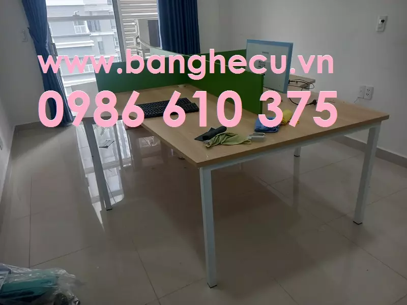 Thu mua bàn cụm văn phòng cũ giá cao