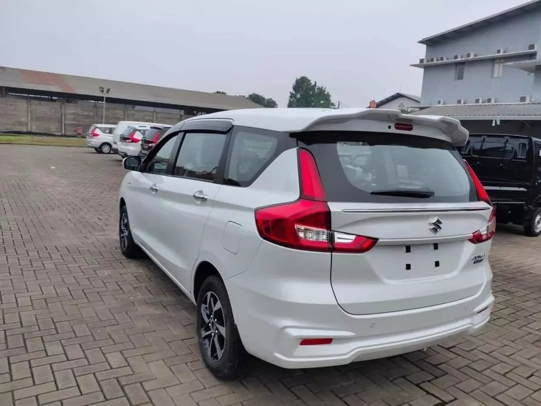 Thông số kỹ thuật xe Suzuki Ertiga Hybrid 2022: Trang bị tiện nghi.