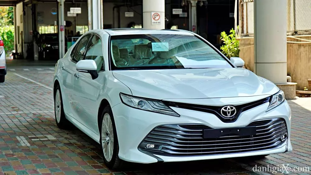 Ngoại thất Toyota Camry 2021