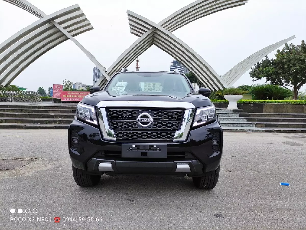 Đầu Xe Nissan Navara 2 cầu màu đen