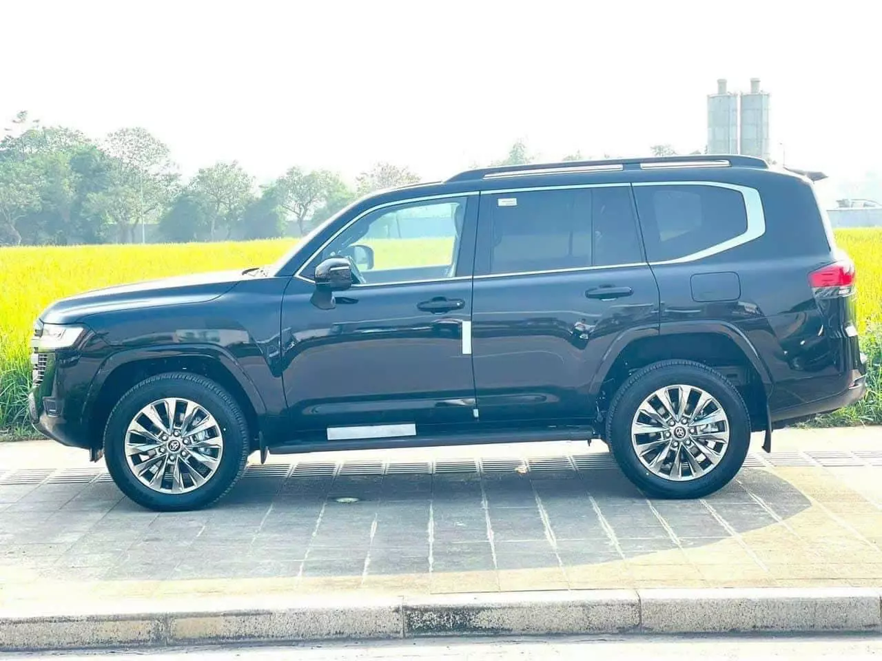 Thân xe Toyota Land Cruiser 2023