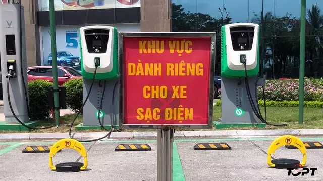 Việc tìm kiếm trạm sạc pin thuận tiện vẫn là một trong những mối bận tâm hàng đầu của người dùng ô tô điện.