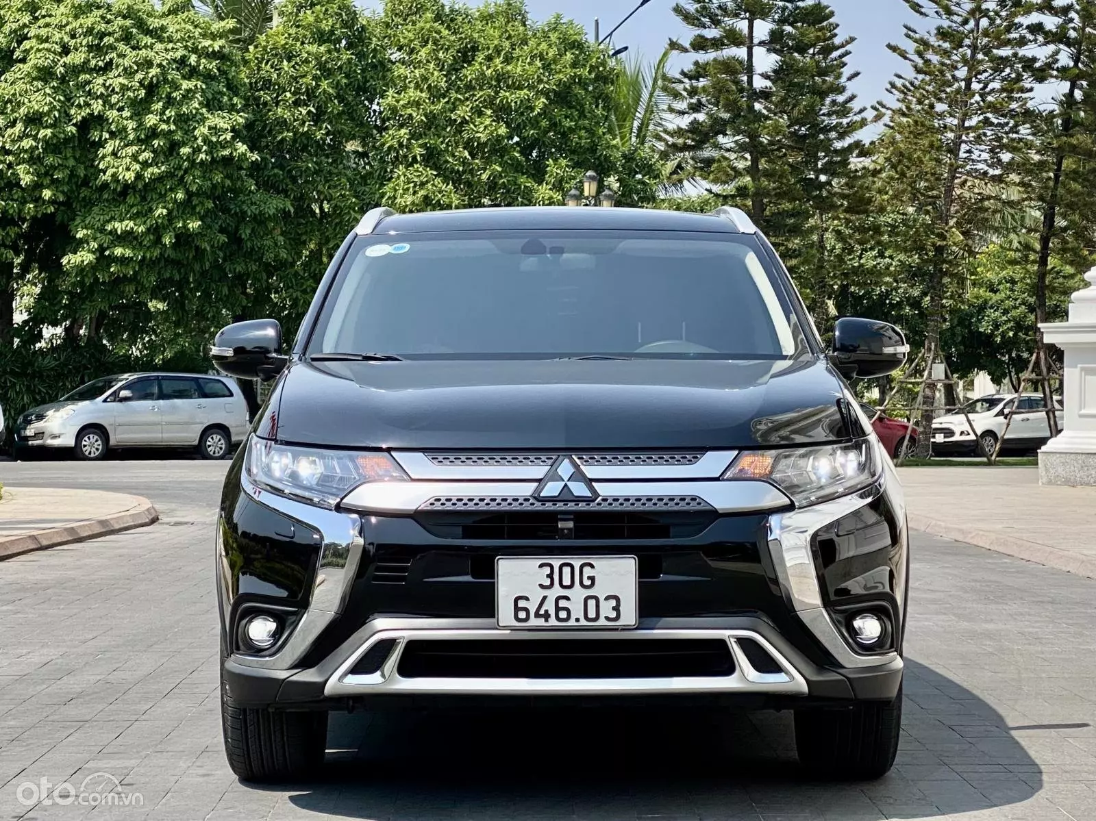 Ngoại hình Mitsubishi Outlander 2020 hiện đại, khỏe khoắn, hợp thời