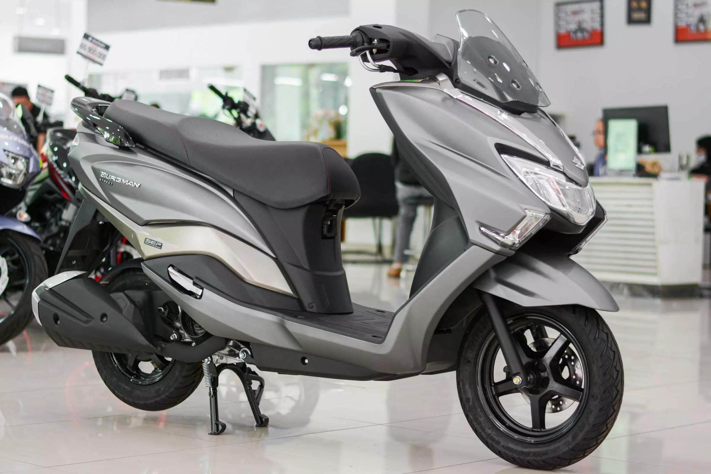 Suzuki Burgman Street mang dáng vẻ của một mẫu maxi-scooter tầm trung