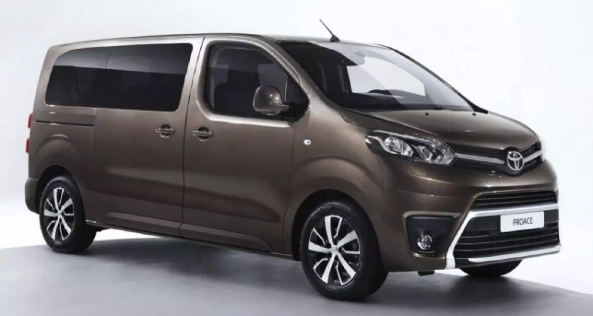 Toyota Proace 9 chỗ với ngoại thất sang trọng, thanh lịch