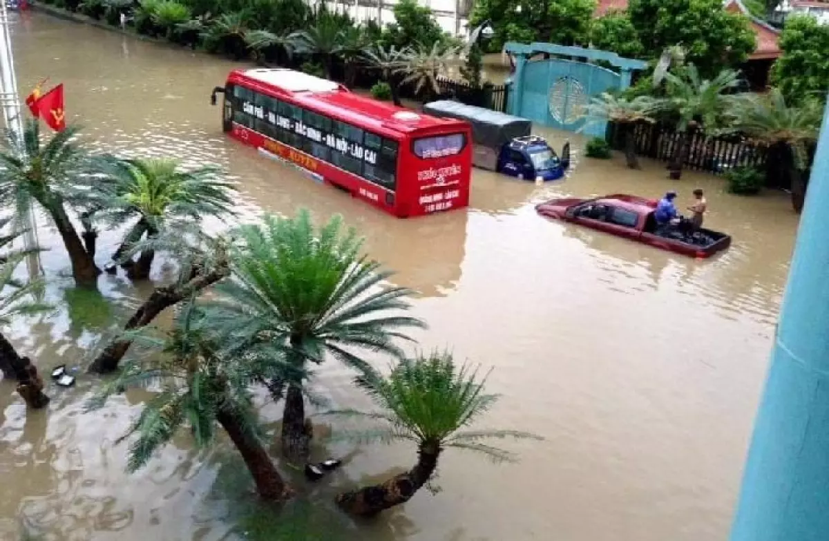 Hình ảnh minh họa cho hiện tượng thủy kích ô tô.